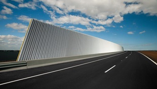 More than 65,000 lineal metres of deeply ribbed steel noise wall panels are providing a colourful visual identity for Deer Park Bypass, Western Melbourne.